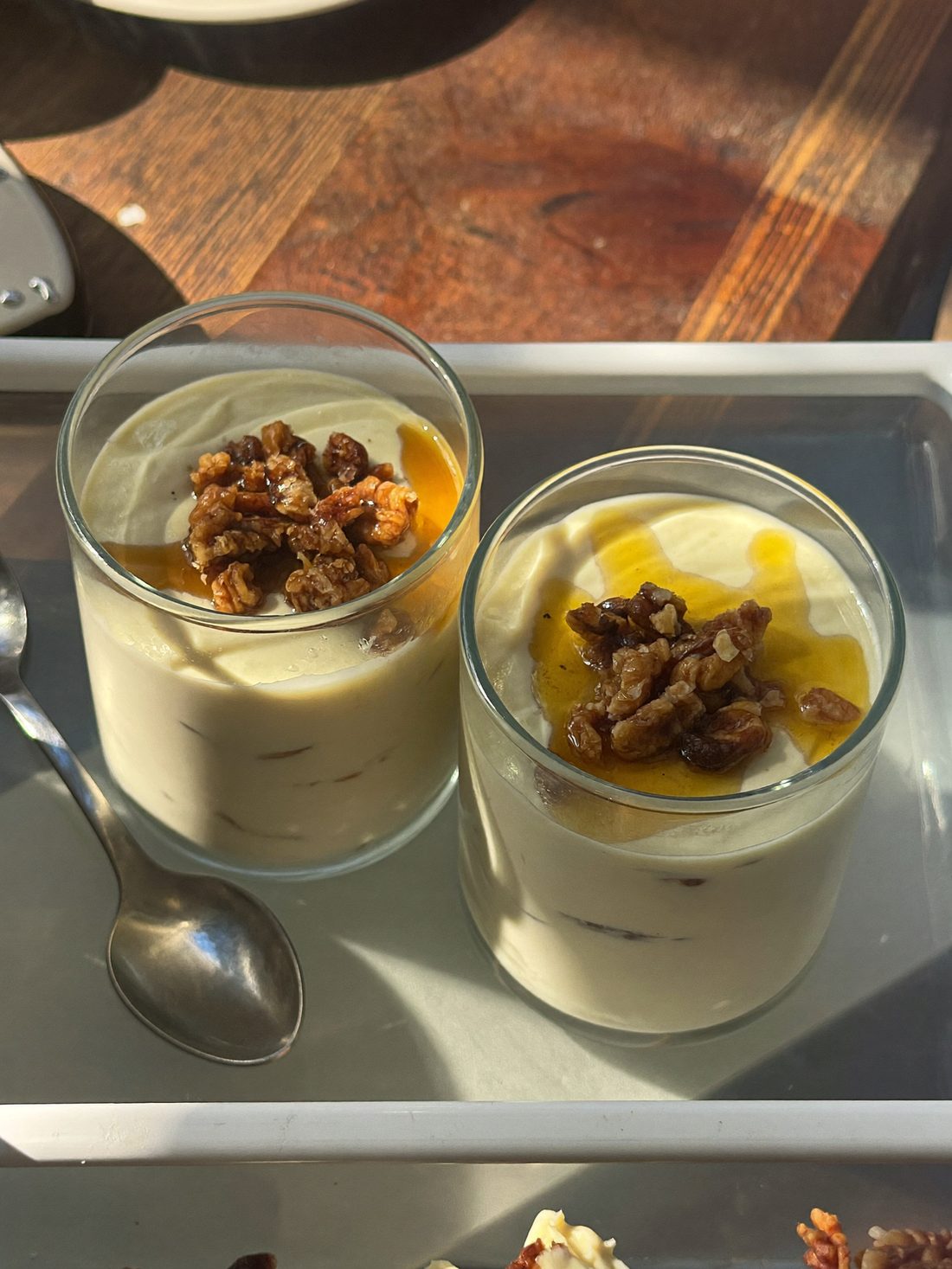 Yoghurt and honey cheesecake